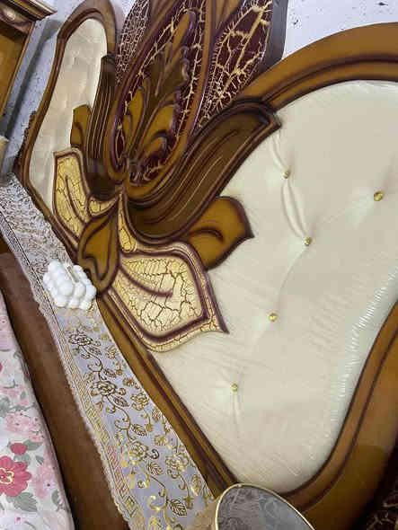 غرفه نوم للبيع نظيفه ثكيله وخشبه قوي سعره600وبيه مجال ***********
