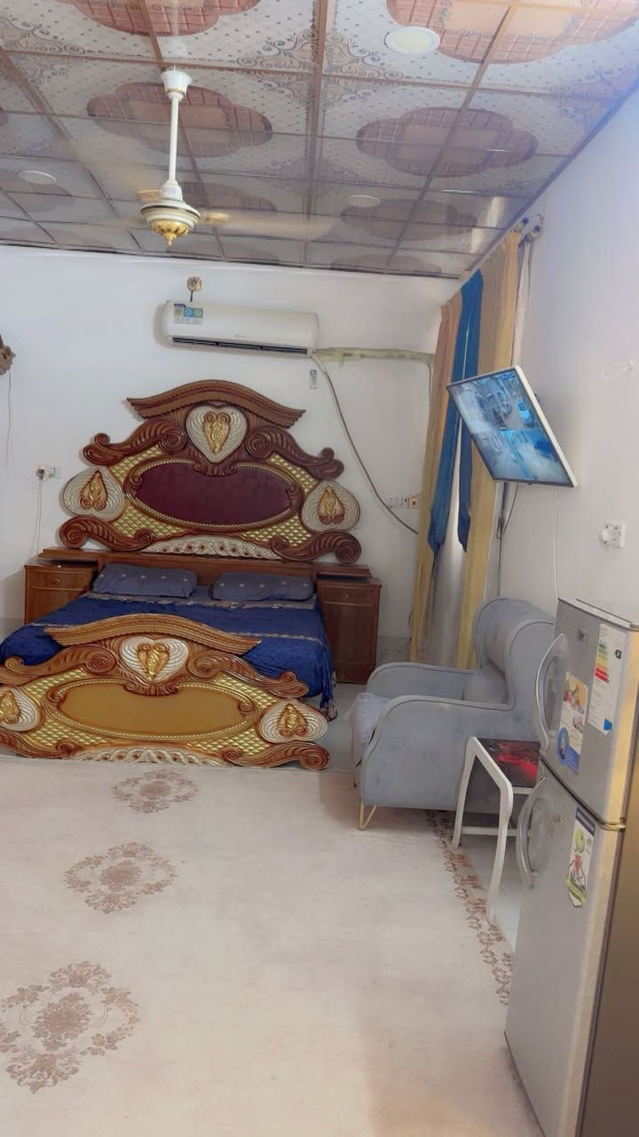 دار للبيع طابو زراعي المساحه ١٢٥ متر يحتوي على غرفه نوم وصاله ومطبخ وحمام داخلي وحمام خارجي واستقبال وطارمه وطابق ثاني يحتوي ع صاله وحمام العنوان كوفه حي ميسان قرب سكله الكرعاوي لاستفسار ع هذا الرقم بي وتساب ***********
