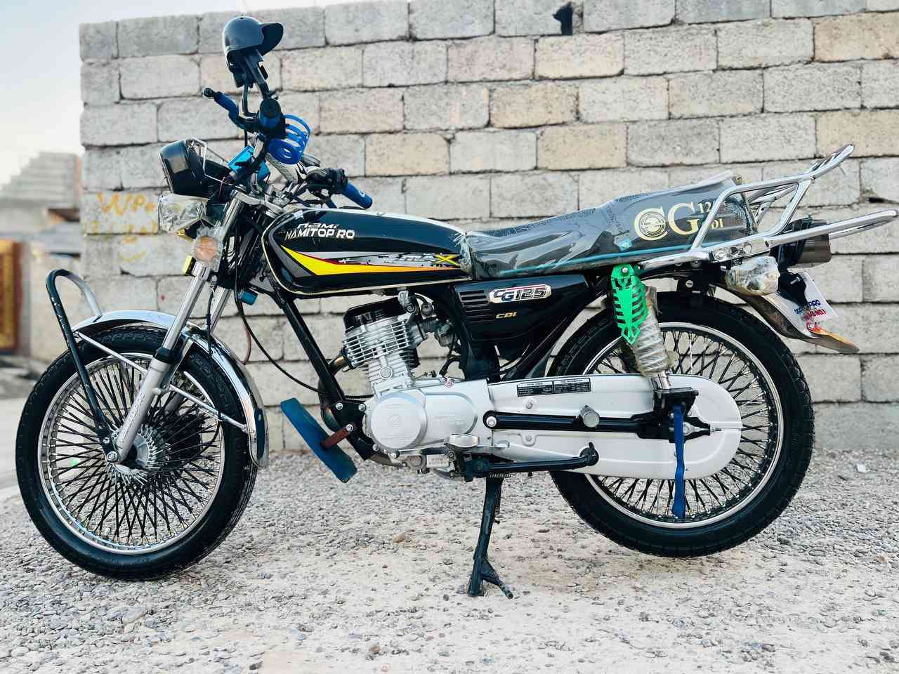 السلام عليكم دراجة نامة للبيع موديل 2025 أربعة كير محرك شرط النضافة اوراق كاملة كهربائيات كاملة فولل مواصفات دراجة نضيفة وما متعوبة رقم الموبايل *********** غير متواجد بل خاص
