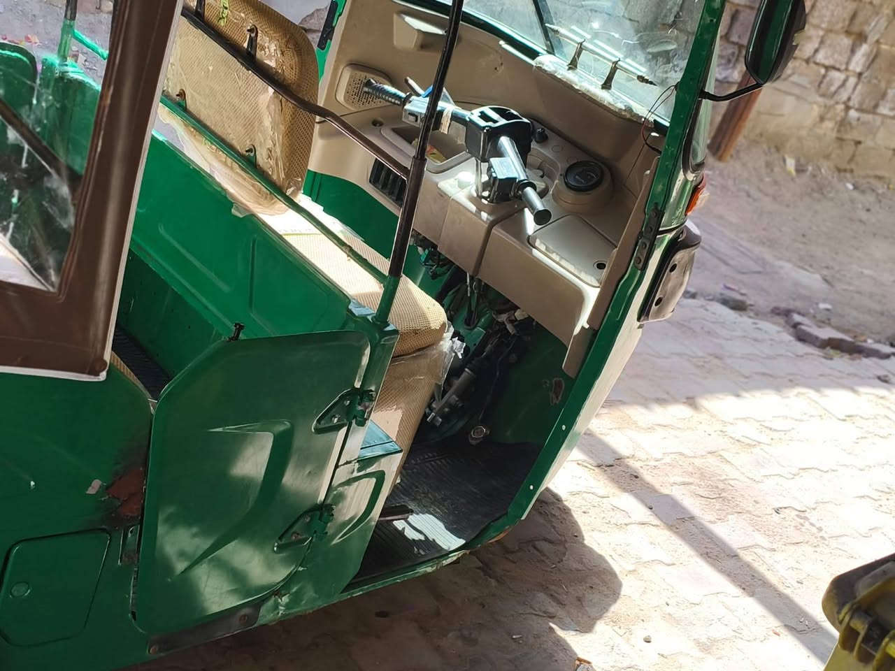 بسبب الوعود الكاذبة اعيد النشر
تكتك اوراق سحب يعني باختصار ادوات سعر 3500 ثلاثه ونص وبيها مجال ***********
