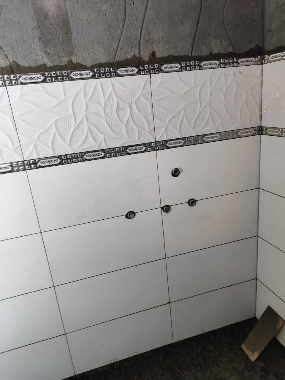 سلام عليكم ورحمه الله وبركاته خلفت سيراميك جداري ورضي وجميع نواع سيراميك شتغل داخل البصرة قطعي وعل متر وبل يوميه فقط داخل البصرة 
*********** البصرة, العراق
