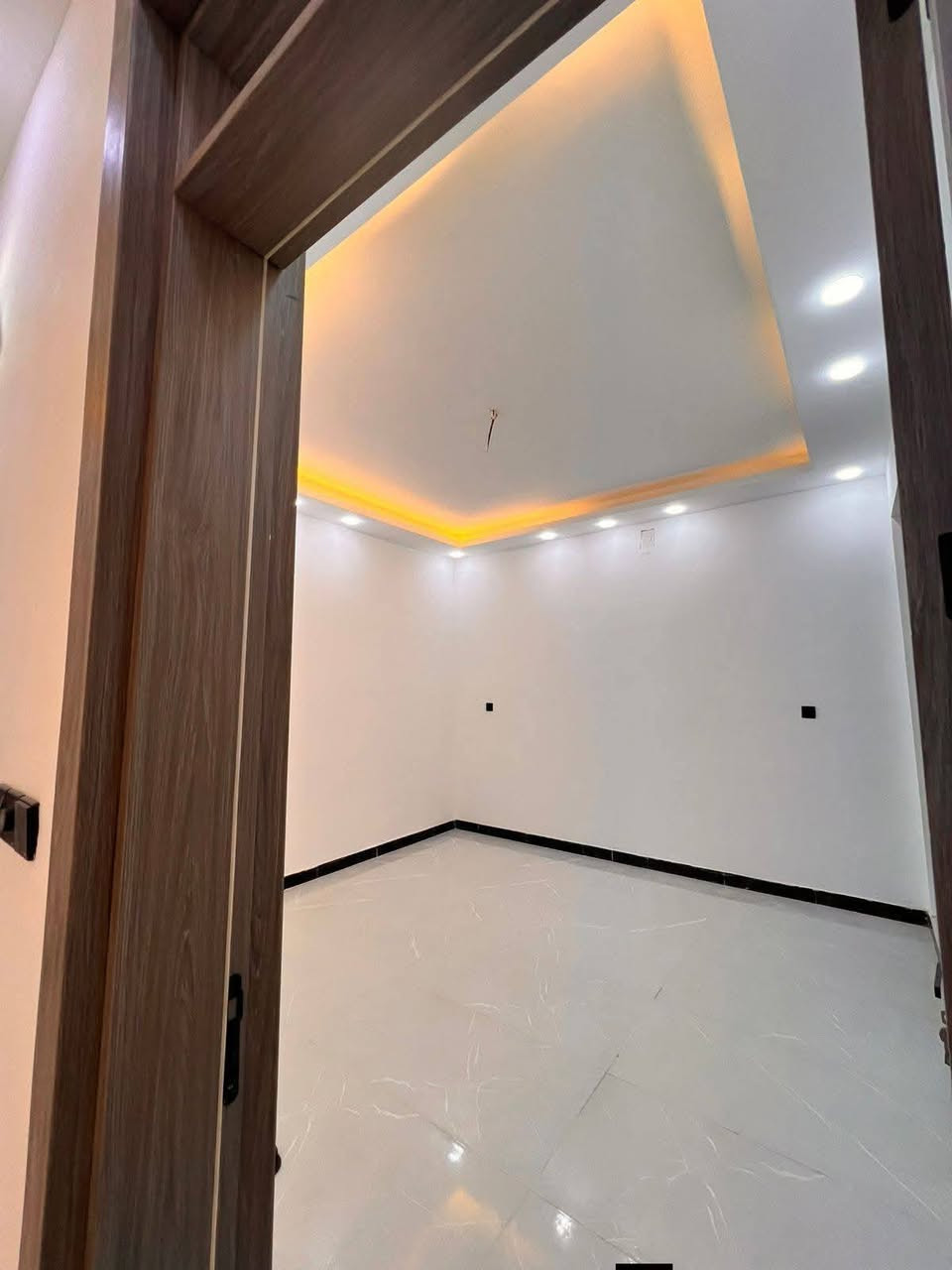 🏡 للبيع – دار  زيرو جاهز للسكن 🏡
🔹 الموقع: بغداد – الدورة – البوعيثة

منطقة هادئة وقريبة من جميع الخدمات 🛍️🕌🏫 

تفاصيل العقار:

✅ المساحة: 100 متر

✅ الواجهة: 6.25 متر

✅ النزال: 16 متر

✅ عدد الطوابق: طابقين وبيتونه ✅حديث

مواصفات البناء:

✔️ 4 غرف نوم واسعة

✔️ استقبال مريح

✔️ صالة واسعة

✔️ مطبخ بتصميم عصري

✔️ صحيات عدد (2)

✔️ تشطيب درجة أولى مع جميع الخدمات

🛑 ملاحظة: الدار جاهزة للسكن فورًا

📜 نوع العقار: طابو زراعي – سند 25 – تنازل شركه و إقرار محكمة

📞 للاستفسار:

📲 اتصال أو واتساب على الأرقام:

☎️***********

📩 لمزيد المعلومات تواصل وا معنا
