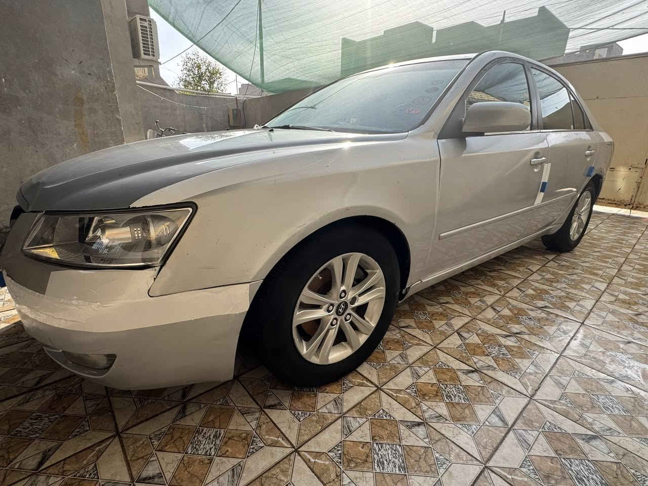 السلام عليكم
سوناتا 2006 وارد امريكي السعر 73 وبيها مجال 
محرك 6سلندر 3.3كير مكينه وضفيره جدد حاويه صارلهن شهرين حداديه80‎%‎ رقم بغداد سنويه وهزه جديده لل2030 السياره مصبوغه عام وحاليا بيها جراد
مكان السياره بابل 
للاستفسار/ ***********
