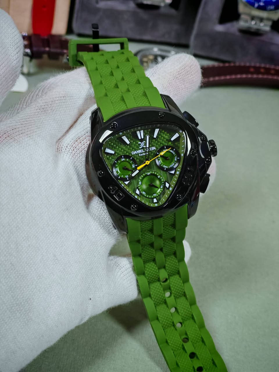 #مزاااااااااد

فتح باب الساعه 30$ دولار والرفعه 5 دولار 

اخوان لطفا الاعتماد قبل السوم بارسال الرقم والعنوان الكامل عالخاص 

التوفيق للجميع 🌹 
 
يبدا المزاد الان وينتهي ساعه 3 فجرا 

دانيل كلاين DANIEL KLEIN 

 دزاين اللامبورغيني 

الساعة جديدة اصلي وكاله  وكامله الملحقات  (العلبة وكرت الضمان والكتلوك) مع الظمان سنتان 
•مكينه ياباني اصلي 
•لون مميز جذاب 
•السير ربل مرن اصلي  
•مينا 3d تتغير حسب حركة الضوء 
•نافذة تاريخ
 نافذة لأسماء الايام
•قطر الساعه 42ملم 
•ضد الماء 50 متر 
•بدن ستانلس ستيل
•بوك معلم
•ارقام واميال لامينوس

توصيل متوفر لجميع محافظات العراق.


**إذا كنت صاحب هذا الإعلان وتريد حذفه لأي سبب، رجاءا أرسل رسالة إلى الدعم الفني**