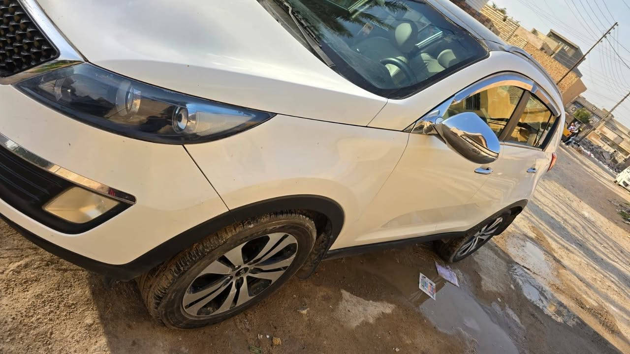 السلام عليكم اخوان 
كيا سبورتج  2011
محرك 2000 دوش
كير أوتو 
ماشيه 168

المواصفات
بانورما 
تحكمات ستيرن
كامراء 
حساسات خلفي وامامي 
مري شفط
كشنات جلد
ويل كب 20

((والسياره بشرط ولا كلوب بالدشبول مشتغل))
(سيارة جاهزة من كلشي)

(السعر 138وبيه مجال )
رقم بغداد بأسمي سنويه وهزه ورقم جديد
مكان السيارة بغداد
للإستفسار(***********) واتساب
