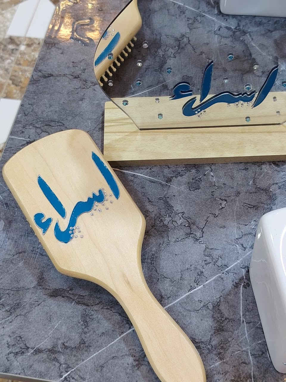 اوردر اليوم♥
بكج مرايا+فرشة شعر+مبخره+كوب اللون والدزاين حسب الطلب
تگدرون تطلبون بكج او قطع معينه😍
يوجد توصيل كافة المحافظات


**إذا كنت صاحب هذا الإعلان وتريد حذفه لأي سبب، رجاءا أرسل رسالة إلى الدعم الفني**