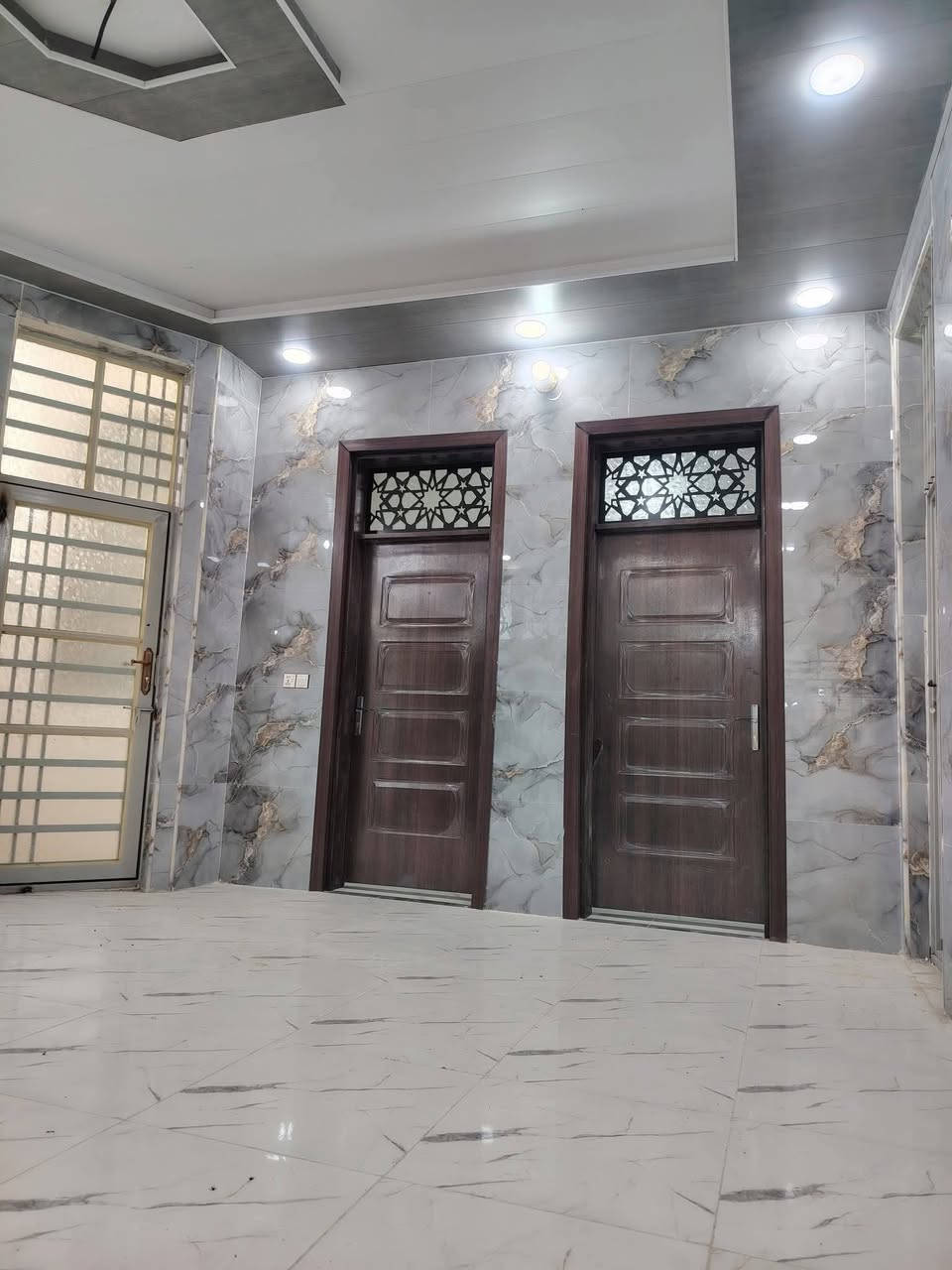 150 متر للبيع
طابو زراعي سند 25 قرار محكمه مرقم ومشمول بالتطويب
بيت جاهز وكامل من كلشي ربط ماء وكهرباء حنفيات مغاسل سخان خزان ماء ماطور ماء بيت جاهز مجهز
بسعر 63 وبي مجال
موقع مميز شارع تبليط بعرض 15 متر مقابل ملحق قرية الغدير
للاستفسار اتصل على *********** أو مراسله واتساب
