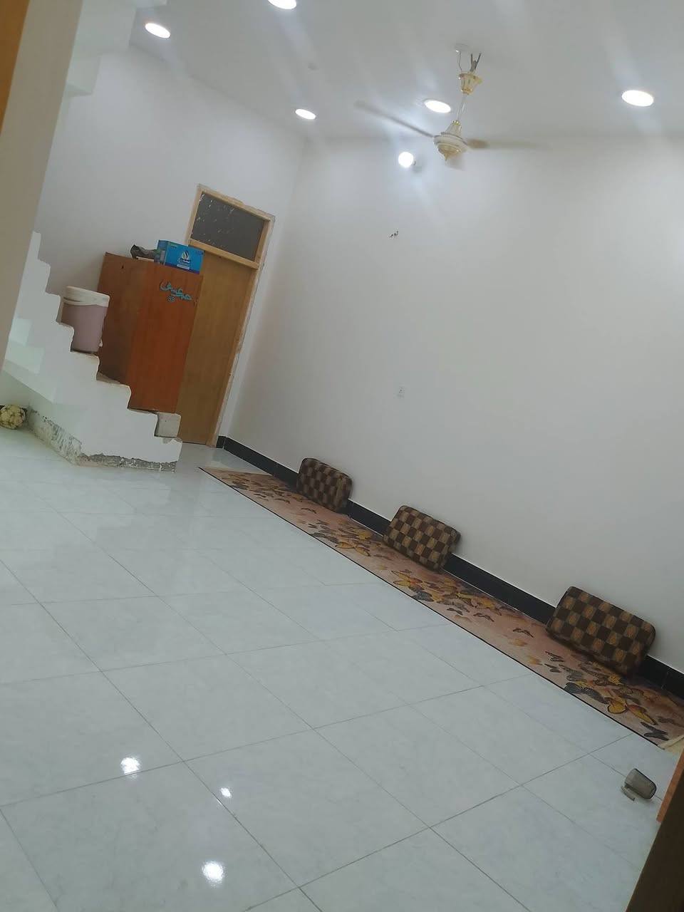 السلام عليكم بيت للبيع حي الامين الثاني 140م،بلوك منفرد   ،طابقين، الثاني هيكل مسقف الوجه شارع 40م وظهره شارع 12م ،
،
،
***********
