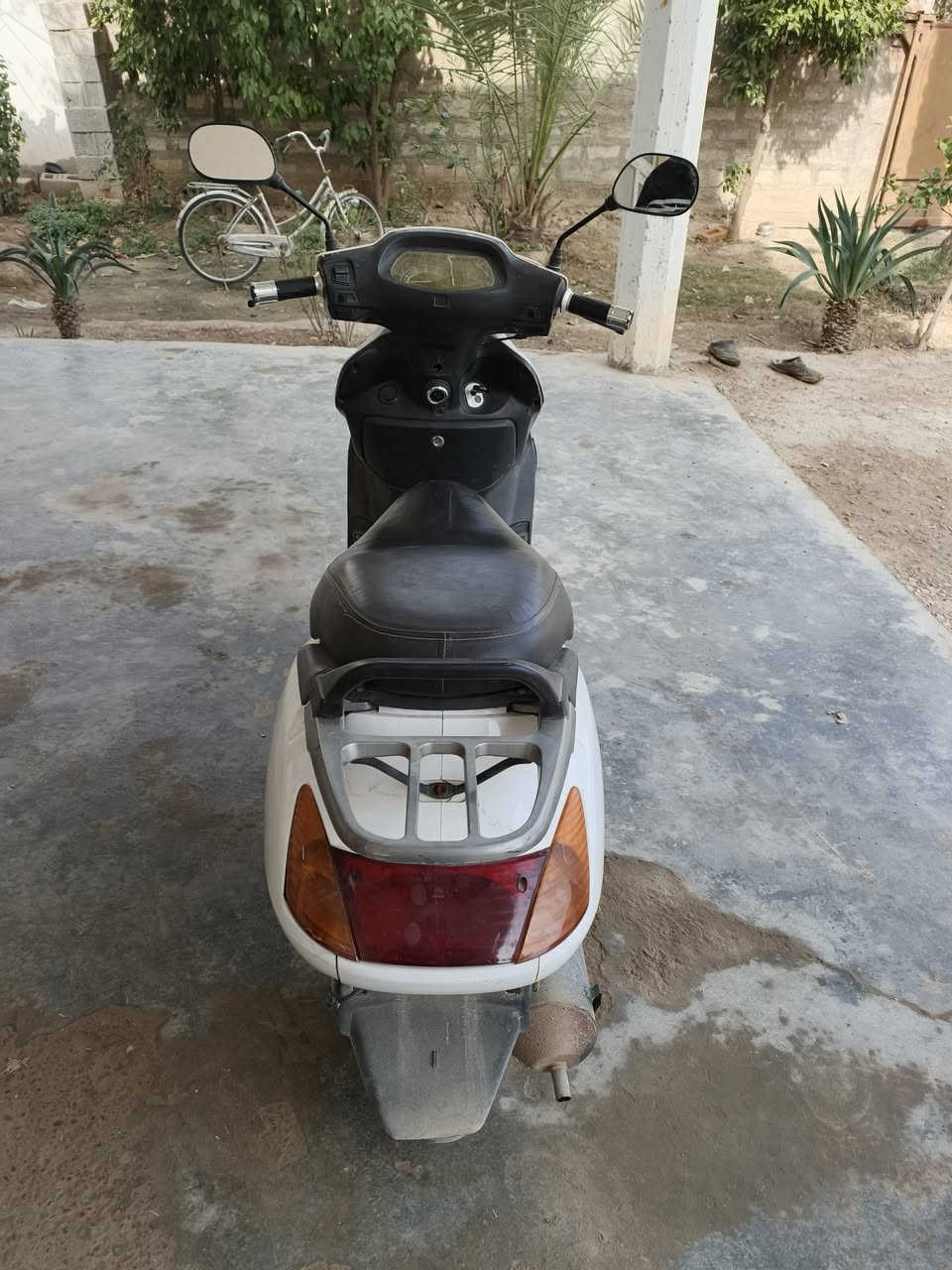 متاح دراجة سبيسي للبيع 
سلف هندر شغالة 
اشاير الايت عالي ناصي شغال 
تشغيل عن بعد 
نقصها فقط كيج سرعة ما يشتغل 
سعر 400 بيها مجال 
مكان بعقوبة ناحية العبارة قرية عبد الحميد 
***********
