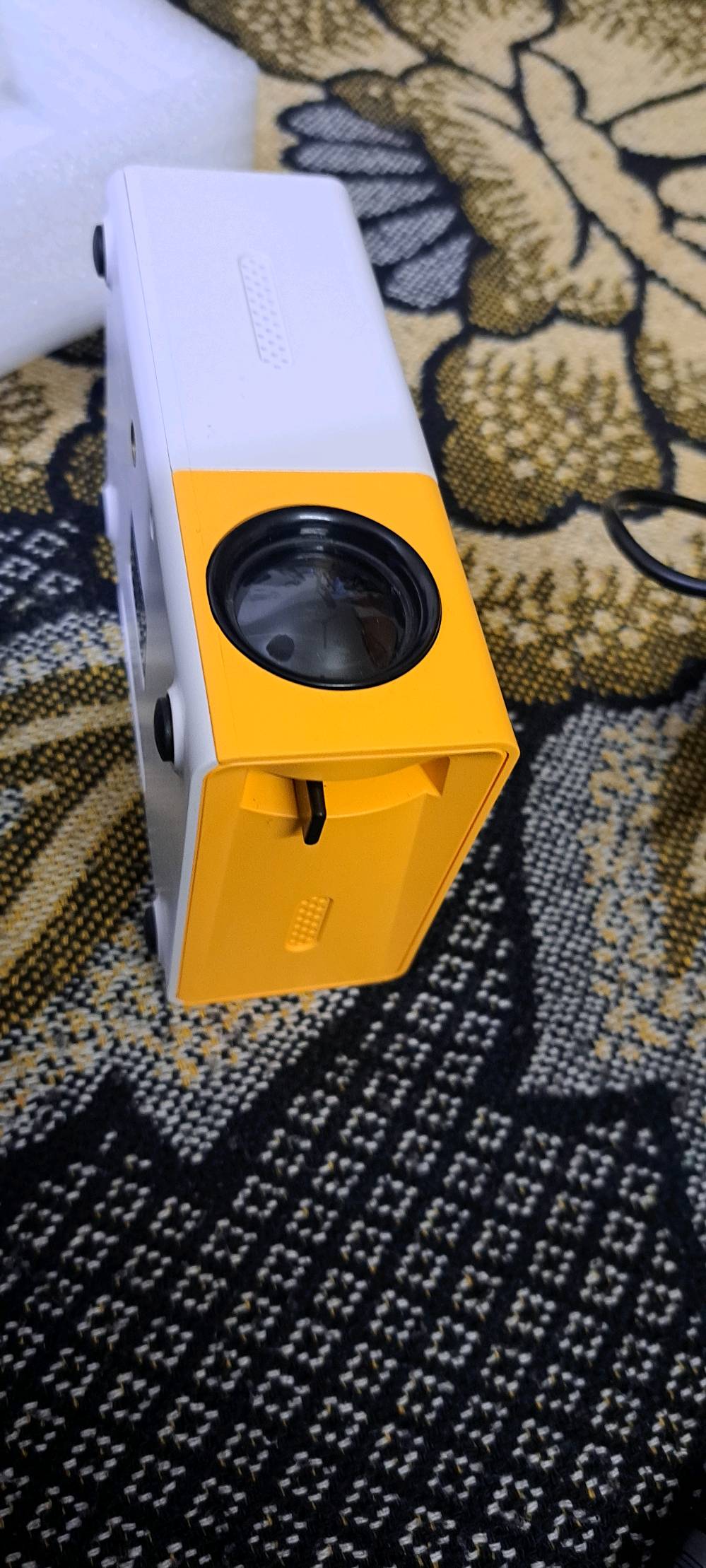 العنوان بغداد حي الجهاد المخابرات
بروجكتر نضيف مستعمل قليل مع كامل ملحقاته