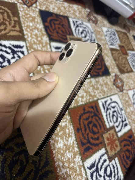 ‏11برو للبيع ذاكرته 64 
قبل سبوع بدلتله شاشه وظهر وبطاريه 100
225 بيه مجال بسيط 
بغداد واتساب او تصال ***********
