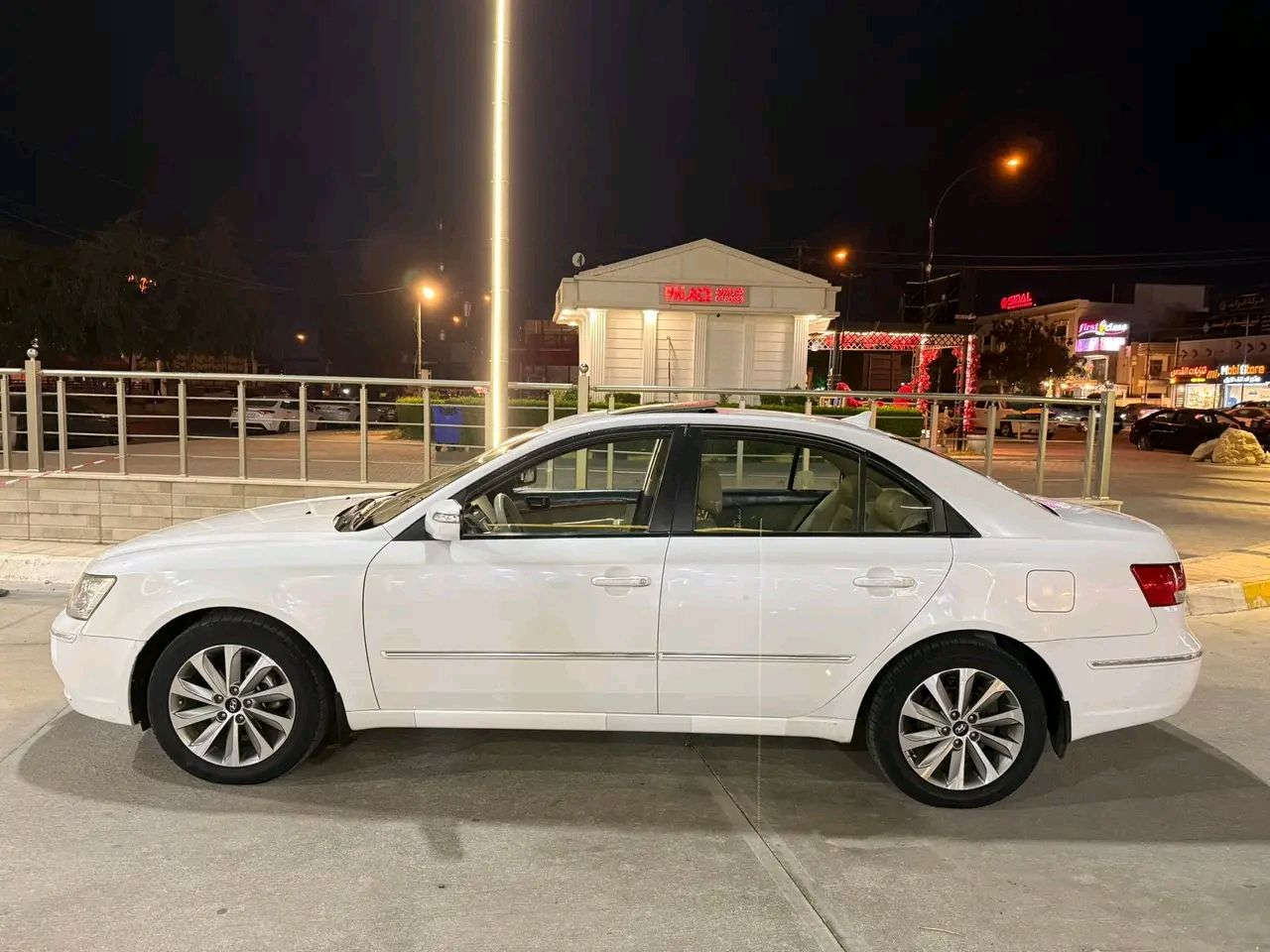 سوناتا للبيع خليجي 2010
فول موصفات بيها فقط جامرلغ امامي بدون دواخل سياره على وضع شركة سعر 85 وبيها مجال 
اتصال فقط ما متواجد خاص 
***********
