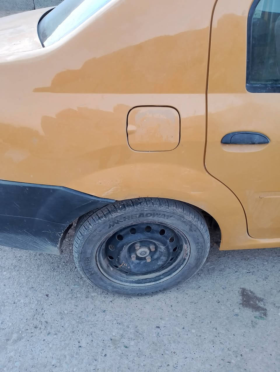 سلام عليكم..
رينو لوكان موديل 2009 للبيع 
كير محرك مكفول..
الكشر بي ذيول معمره وبي طخات 
تخم تاير جديد باتري جديد 
جامه اماميه جديده 
كلج مبدله جديد وعمبار بريك جديد
سنويه2030 بأسمي 
رقم بغداد 
السعر 35 وبي مجال 
العنوان/بغداد/بسمايه/قرية10  
للأستفسار***********
