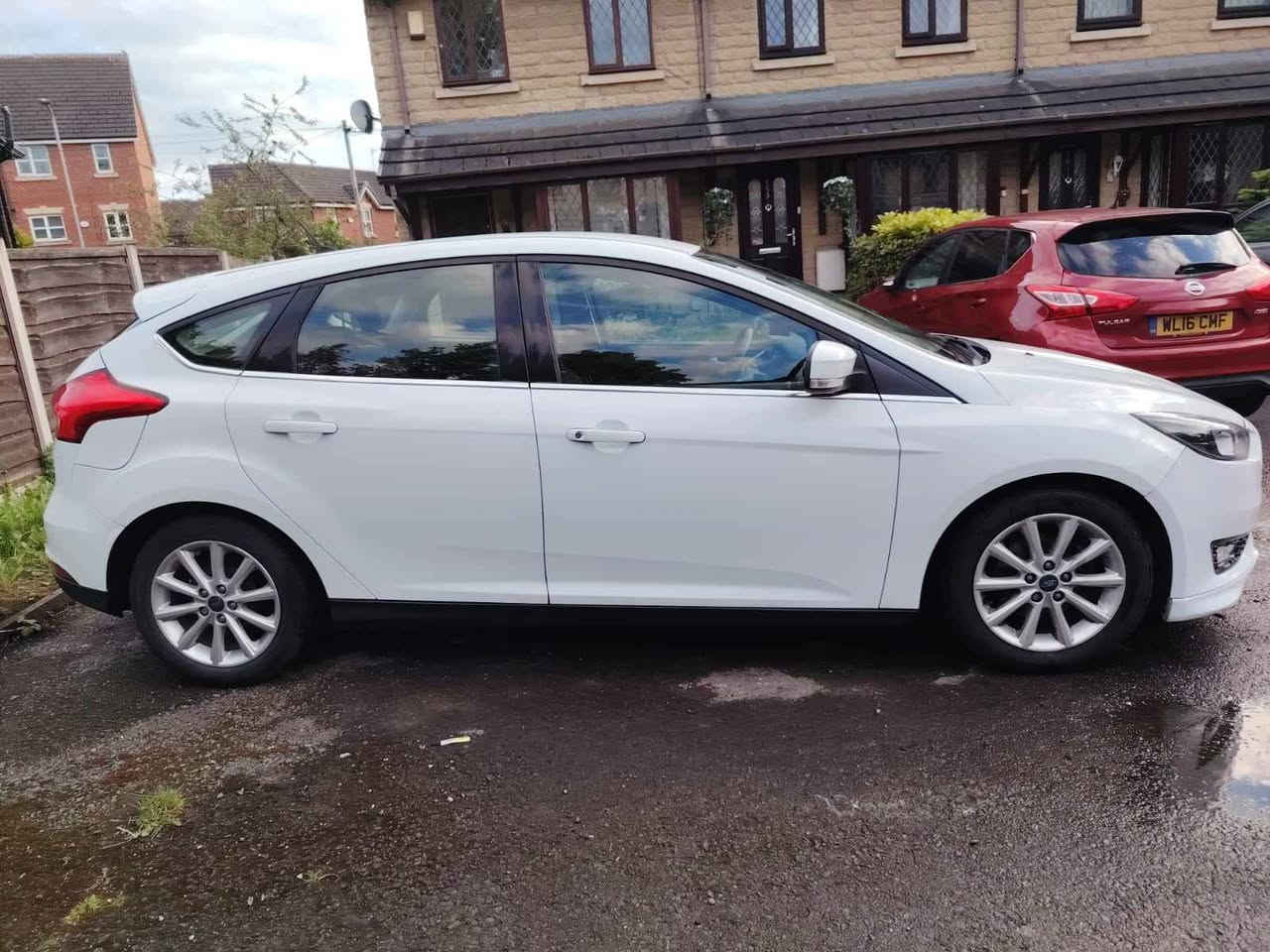 Ford foucs TIANIUM TI_vct powershift, AUTOMATC 1.6 PETROL ULEEZ FREE ,car has done 78k on the clock this car is the  family car we have this car for last 5 year we look aftar this car very will, mot over 3 month i can put 12 month fresh befor go,No issue with car  at all, drive very smoothly lovely Family car  , we have new baby. We bought 4 x 4 car. We no longer need this car, we are decide to sell it , serious buyer more than welcome, this car come with V5 2 key , full navigation system, Bluetooth hands-free window, electric mirror,*********** Manchester, Lancashire
