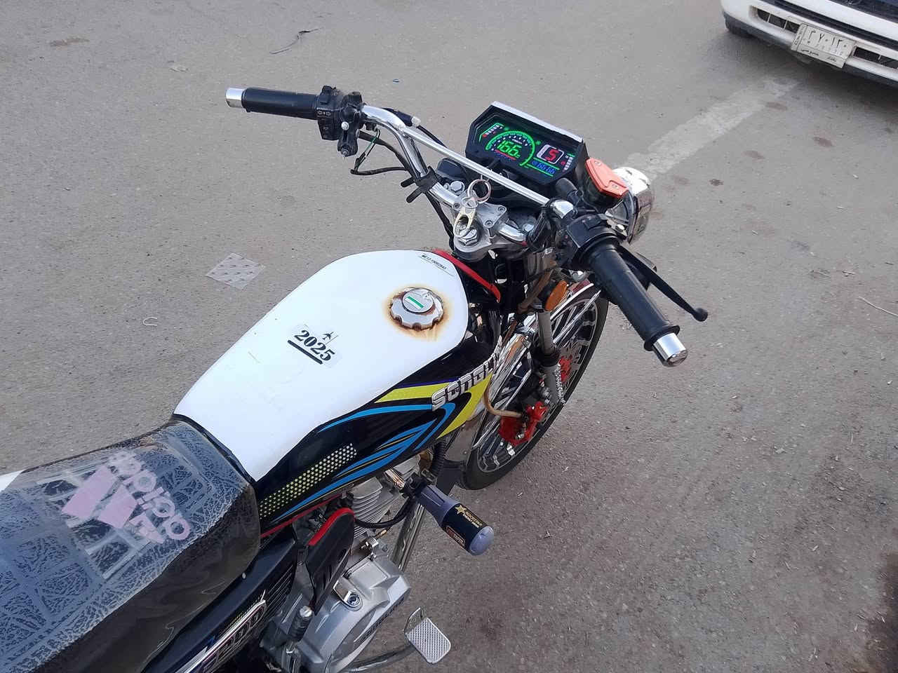 السلام عليكم دراجه البيع مستعجل سيفان موديل 25محرك200cc دراجة نضيفة خير من الله اوراق بيهة دراجه كامله كهربايات شغاله ليت عالي ناصي السعر 650 وبيهة مجال حك الجيه مكان ديالئ شهربان اتصال ***********
