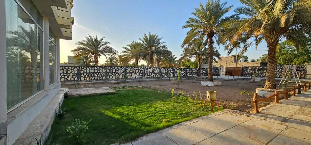 موقع مثالي في كربلاء 💯
✅1000متر للبيع واجهه 22 م
مع بيت 200 م طابق واحد طابوق
2 غرف نوم، أستقبال، صالة، مطبخ 

✅متوفرة كافة الخدمات 
تبليط، ماء، كهرباء، مدارس 
طابو سند 25 تحويل بالطابو

✅️الموقع كربلاء - شارع طويريج 
كربلاء قرب ( سيطرة الإبراهيمية )
تبعد عن شارع الزوار 500 متر 
تبعد من مركز مدينة كربلاء 8 كيلو 

💰السعر 350 مليون عقاري كربلاء 

📞 أتصل الآن:  ‏‪***********‬‏
