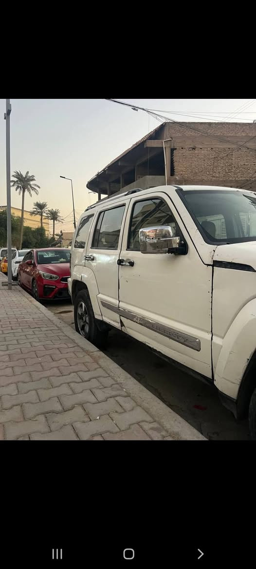 جيب لبرتي 2008limited فولل
فتحة 
ABs
مانع تزحلق 

مثبت سرعه

لون ابيض  كير اوتوماتيك 

 مكينة كير كفالة شرط الفحص

تبريد ثلج 

 حادثها من امريكا جاملغ وبنيد ومرشوشة حزام  للجمالية

رقم بغداد الجديد شرط التحويل ثاني يوم 

سنوية  لل2030

مكان بغداد الشعب %%%  ترايها حلو ناعمة السيارة 
السعر 75 وبيها مجال بسيط
***********
