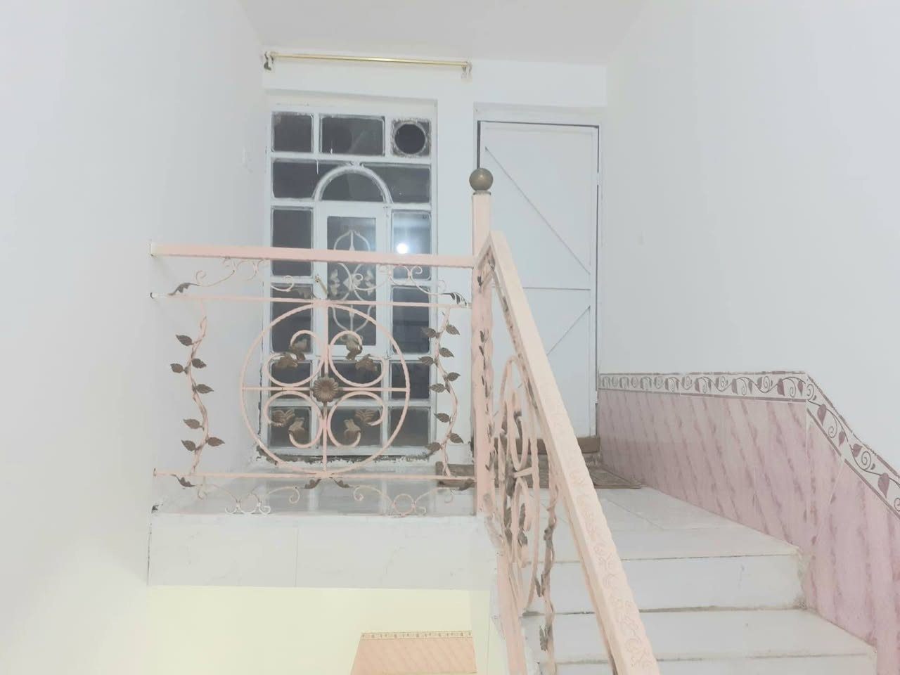 بيت مساحة 175 متر
منطقة المشتل على شارع رئيسي
طابق واحد
يحتوي أستقبال وغرفة كبيرة وصالة ومطبخ وحمام داخلي وخارجي وكراج سيارة وحديقة اتصل ***********
