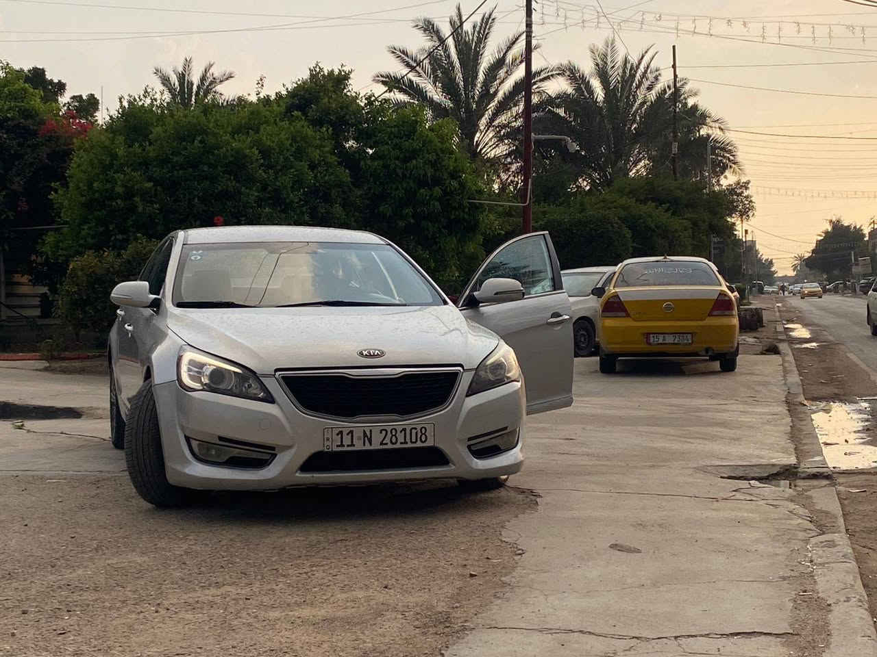 السلام عليكم كادنزا موديل 2012خليجيه سياره جاهزه من كلشي 
6سلندر دوش مابيهه اي نقص رقم بغداد باسمي بيهه ربع البنيد والجاملغ بدون دواخل والباقي كفاله عنوان السياره بغداد الكرخ سعر البيع 98وبيهه مجال ***********
