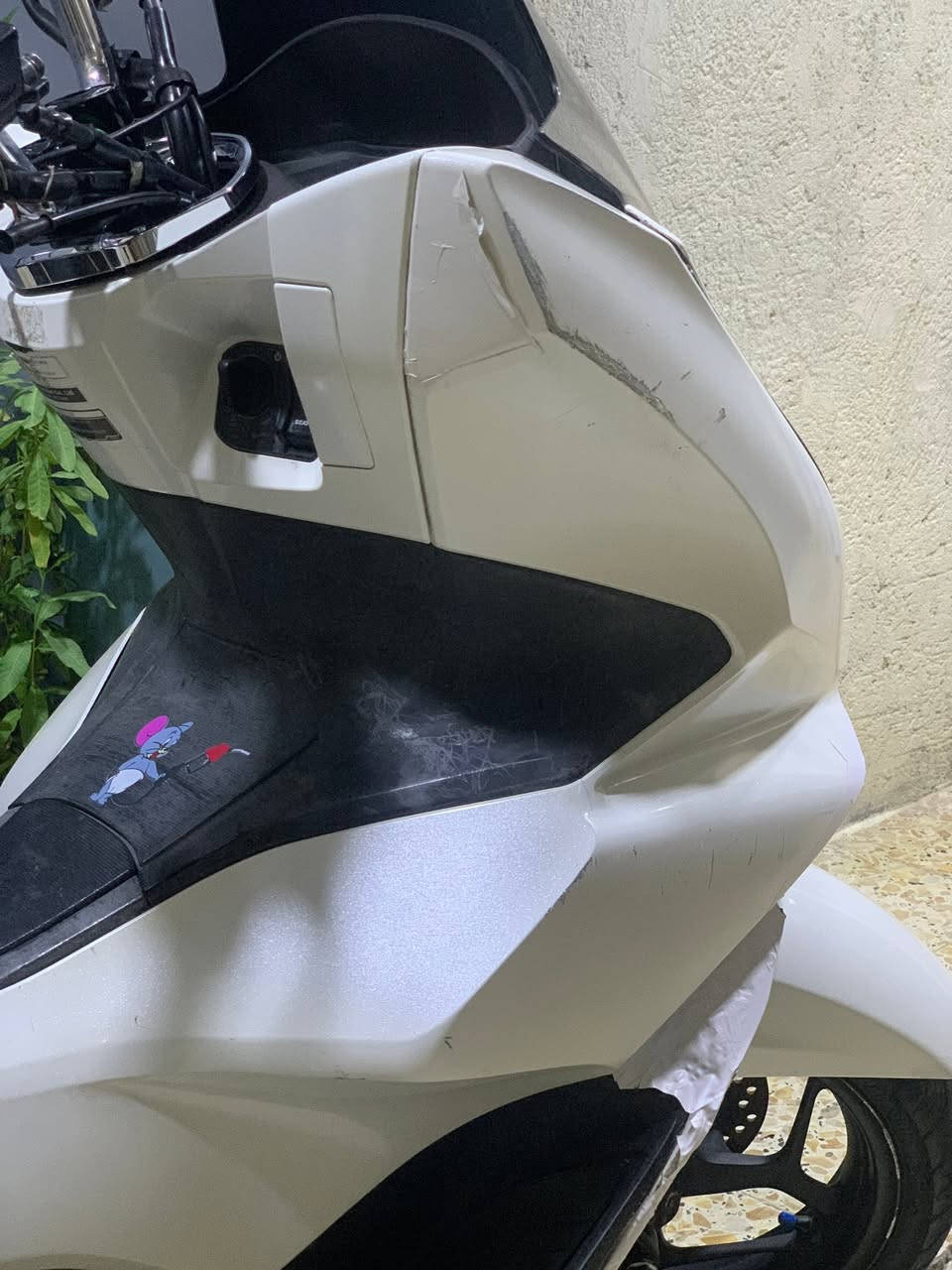 سلام عليكم PCX جيل رابع وراد كوري لون ابيض صدفي 

دراجه جديده كلش محرك بل كارتون 

مكفوله كفاله عامة دراجه جيب فيتر وفحص 
كهربائيات كلها شغاله 

حساس ستان حساس زدحام 
نضام  ABS  و نضام T 

دراجه نصبتها تخبل وما متعوبه 
مكاني بغداد شراي يتصل ويدلل 
***********
