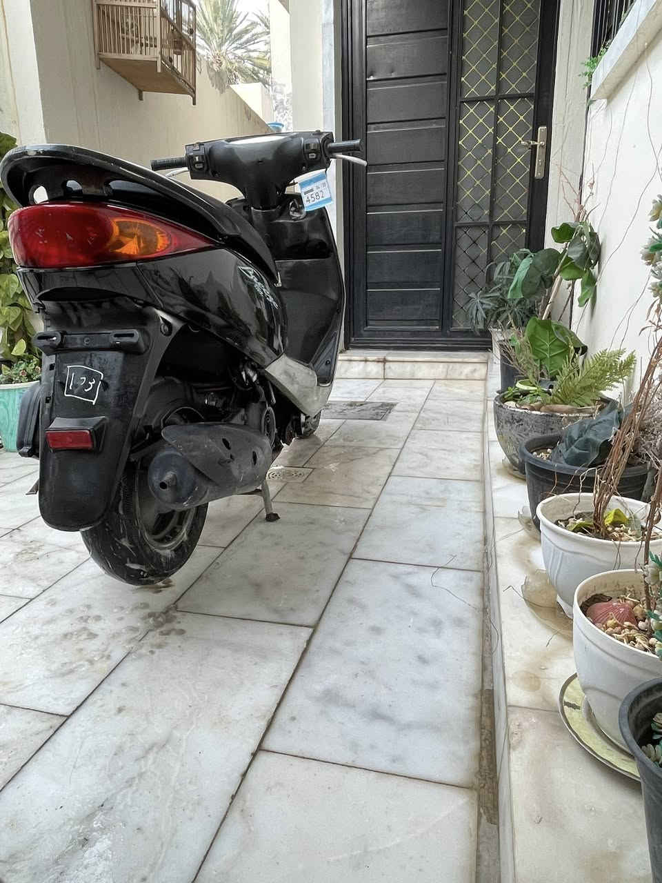 السلام عليكم للبيع بريز اخت الرمبه مكفوله من كلشي كهربايات كلها شغاله نص نكره سلف محرك مينسمع صوته الدراجه ناعمه  كلش شلعه ومعدل كلش حلوه دبلات شغاله عدادات كيلومتر كلا شغال الدراجه جديده بشكل جيب فيتر وياك وتعال افحص براحتك  السعر ( 800 ) وبيها مجال (*********** ) وبالعافيه عل ياخذها ( بغداد / الكريعات )
