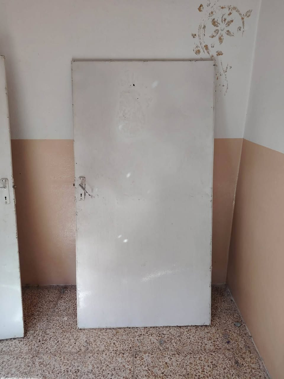 متاح شباك وباب بلاستك أبواب حديد اثنين التواصل مع صاحبهم ***********
