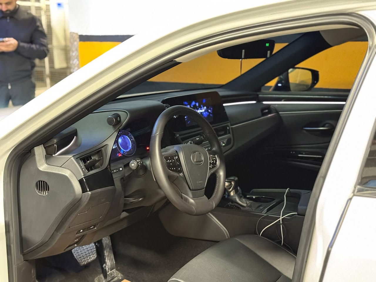 لێگزز 2023  ES350 Lexus 
وارد ئەمریکی 
سپی سەدەف
دەعامی بۆ دەعامی کەپس
کلین تایتل 
20,000 میل رۆشتووە 
سێرفس شرکە لیگزز

نرخ : خاڵێک دابنێ لە کۆمێنت بە تایبەت دێت 🤖 

زۆر بە جوان و خاوێنە ماوەتەوە 
دینار مەسرەفی تێدا نیە 

بۆ زانیاری زیاتر پەیوەندی بە خاوەنی 

***********
