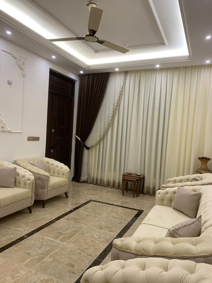 دار للبيع مساحه 100متر بناء حديث درجه أولى 
طابقين غرفتين نوم 
موقع حي الصحه مقابل كازينو مارينا موقع ممتاز 
خدمات كاملة تبليط طابو زراعي سند 25حق التحويل 
السعر 210مليون الاستفسار *********** //
***********
