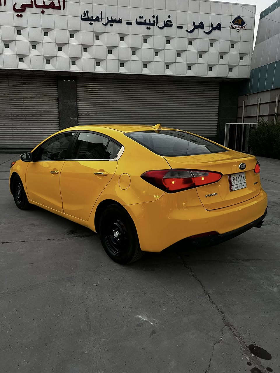 سلام عليكم فورتي 2015 ورد امريكي حادث باب خلف السايق فقط وصور امريكة بل منشور ولباقي كفالة كلها ليبل واحد مكينة 2000 gdi
 وشادلها منظومة غاز 60 لتر كير ايتي مبدلة جديد تخم تايرات صدر تبريد مكفولات
مواصفات 
فول تحكمات ستيرن
ثلاث انظمة قيادة
مري شفط + اشاير مري
علامة ترحيب عند فتح الباب
لد لايتات نهاري حاجب
شاشة صغيرة لمس +كامرة دوارة بلاد
مغلفة ارضية جلد وتنتة 
نظام ايكو نظام تزحلق
السيارة معتني بيها على اخر حباية
السعر 100 وبيها مجال بصيط 
مكاني بغداد العبيدي ***********
ترهم مراوس بخصوصي
