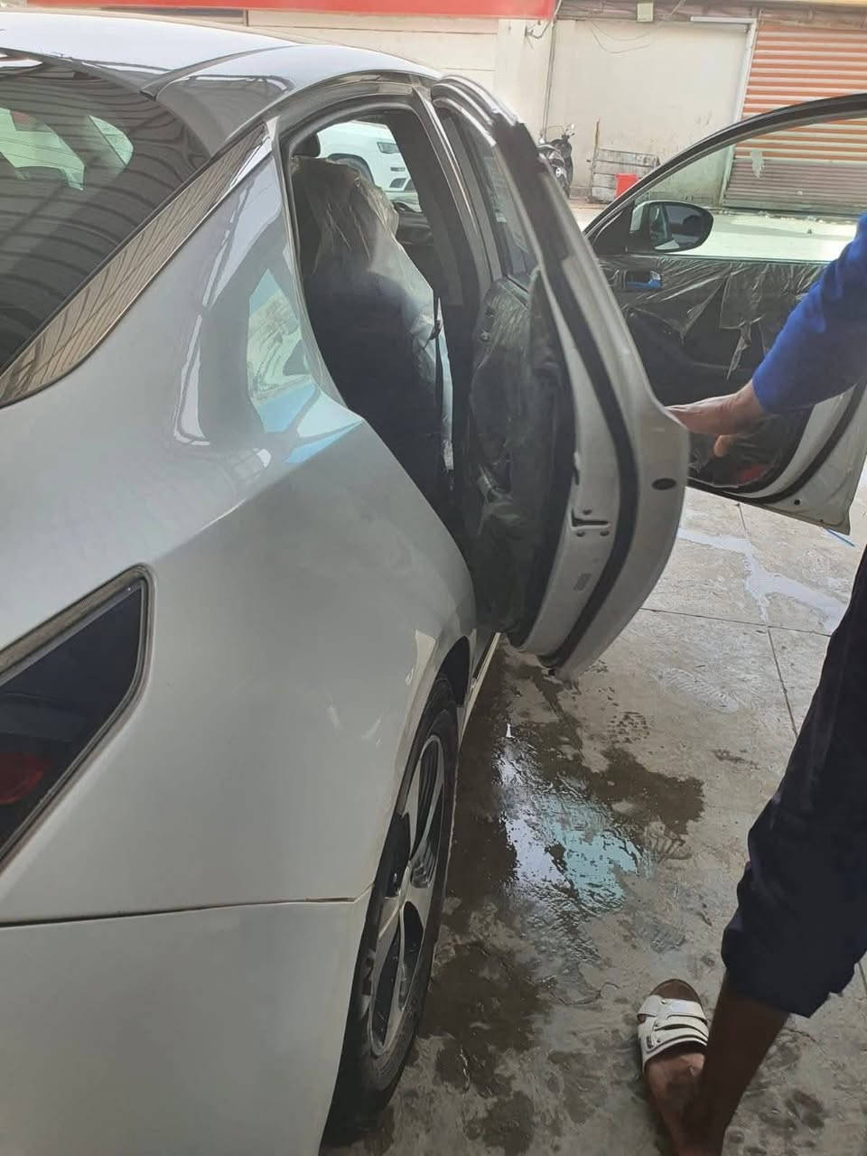 السلام عليكم
كيا اوبتما 2016 
رقم بغداد بإسمي مشروع وطني مداور بأي وقت 
المواصفات 
بصمه 
تحكم ستيرن جهتين 
اشاير بالمري 
مثبت سرعه 
وضعيات قياده 
بلوتوث 
منافذ شحن و اواكس وipod
حادثها چاملغ جهة السايق والبنيد 
السياره نضيفه وممتعوبه 
گير ومحرك كفالة 
للإستفسار ***********
