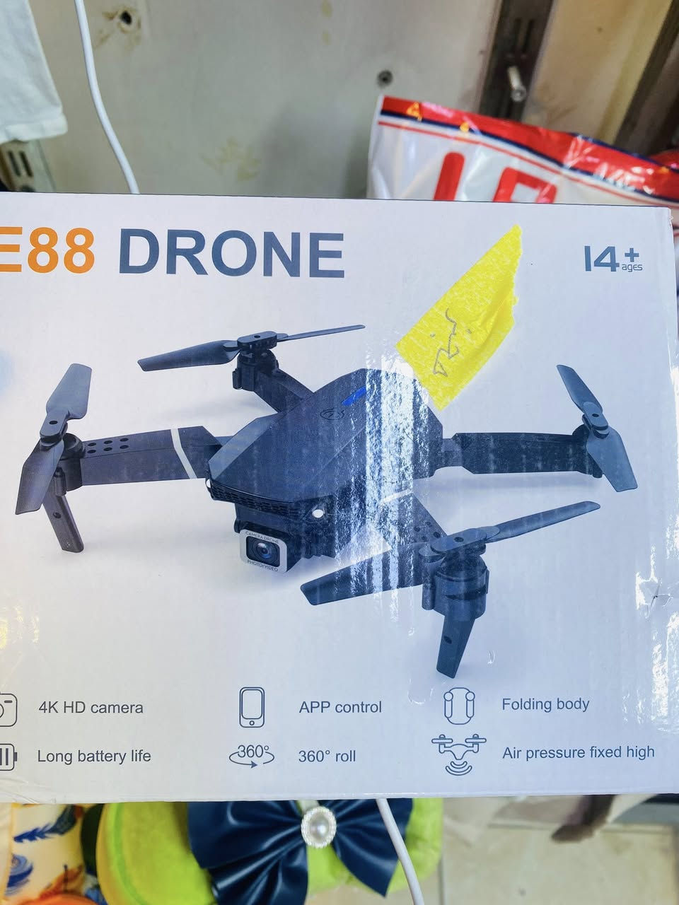 طائرة الدرون القابلة للطيران ذات الكاميرا 4K هي طراز E88 Pro، وهي مصممة لالتقاط الصور والفيديوهات من الجو عبر التحكم بها من خلال تطبيق الهاتف . البطارية مفولة .. تفتر 360

سعر٢٠

***********
