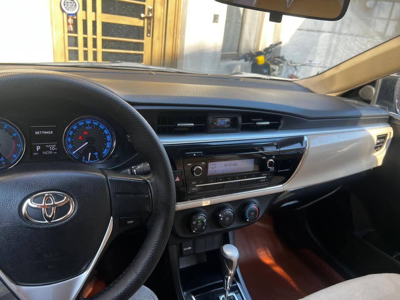 كورلا 2014 ( زيرووووو )
سياره ماشيه ١٦ الف سياره زيره بيهه 
طخه خفيفه بل باب الخلفي عايفينهه على وضعهه
محرك كير واير بشرط مامفتوح 
سيارة حيل نظيفة كلشي عل بلاد جديد 
سنوية هزة كلشي جديد مدفوع لـ
باسمي السنوية بشرط تحويل وغرامـة
سيارة مابيـها دينار مصرف كامل من كل نواحي

رقم صاحب سيارة ***********
