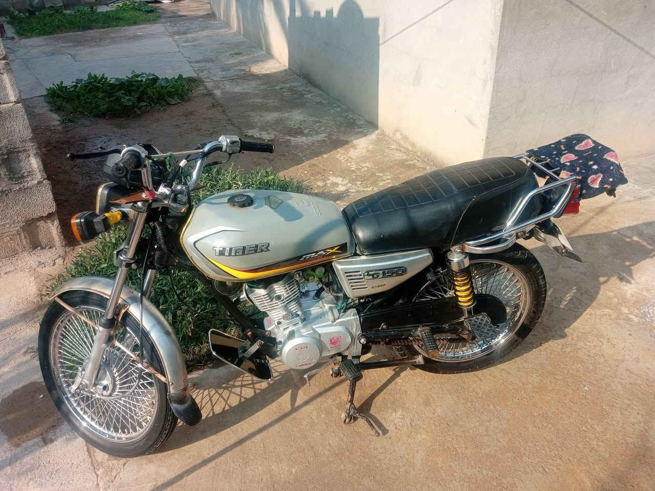 السلام عليكم دراجه للبيع تايكر اوراق بغداد موديل 20/ ***********
