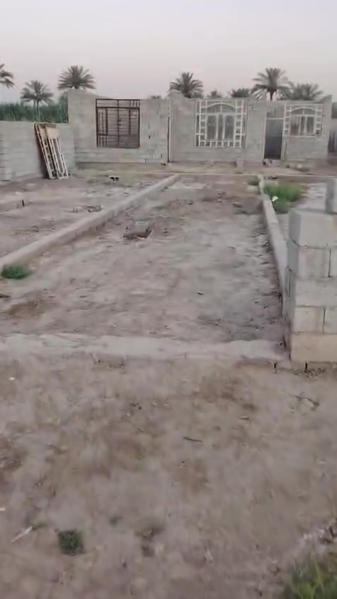 السلام عليكم
يوجد نصف دونم
وجه ١٥ ونزال ٨٠
مكانه بغداد المدائن الجعاره قرب المستوصف
يوجد بي هيكل بعده ماكمل يحتولي الهيكل عله ثلاث
 غرف نوم واستقبال. ومطبخ. خدمات كامله من ماء وكهرباء مثل ماموضح بالفيديو
‏‪***********‬‏
