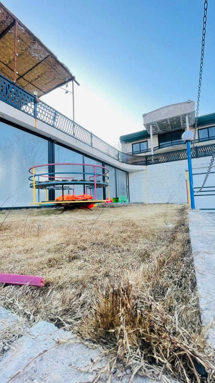 🏡 منزل للإيجار

✅ طابقين
✅ 3 غرف نوم
✅ صالة كبيرة
✅ مطبخ
✅ طاولة بلياردو 🎱
✅ حديقة ومكان للجلوس في الخارج
✅ إطلالة جميلة على الجبال والطبيعة

📞 للمزيد من المعلومات أو الحجز يرجى التواصل:٠
***********
