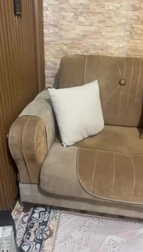 السلام عليكم تخم 2 قنفات 2 كراسي 8 مقاعد شغل درجه اولى وبي ضمان 5 سنوات الوصل موجود مال ضمان ويا كوشات عدد 8 السعر 325وبي مجال قليل يرهم مراوس مع كورنر او ديوان حجم مناسب عنوان بغداد البياع ***********
