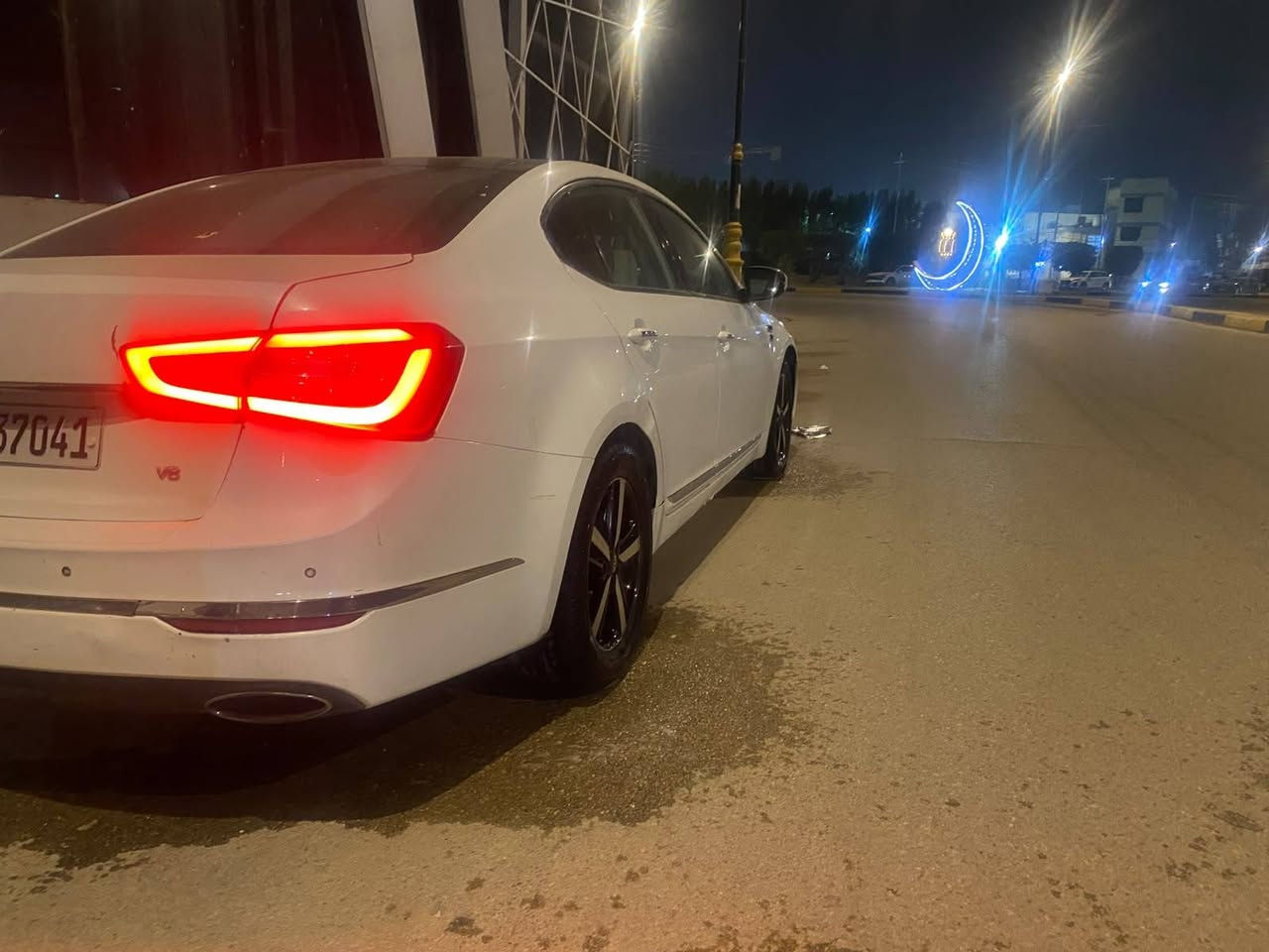 كيا كادينزا للبيع موديل ٢٠١٤ خليجي Vip ملكي
محرك مكفول من تبخير والتنقيص 
كير مكفول 
بانوراما 
نظام ترحيب 
مراي قلاب 
بصمه 
اوتو هولد
حساسات
لايتات شادلها عدسه سعرها ٢٠٠ دولار 
تحكم استيرن فول 
استيرن كهربائي 
كشنات كهربائي 
كشنات تدفئه و تبريد 
كشنات كله جديد  
نظام صوتي انفنتي 12 سماعه 
برده كهربائي ينزل ويه R
مرايه قلاب ويه R
تبريد ثلج قطعتين امامي و خلفي
شاشه 
كامره 
لوحه تحكم خلفي بالتبريد و المسجل 
وباقي كومه مواصفات المعروفه 
رقم اربيل الدولي جديد سنويه لل٢٩ 
سياره بيها ثلاث قطع صبغ وبيها تعمير بلغد جهت سايق وبيها كد اصبعين جوه قبق بانزين صبغ
السياره سعرها ١١٧ وبيها مجال 
*********** 
مكاني بغداد
