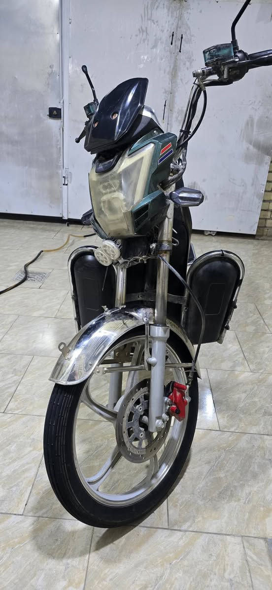 السلام عليكم موطور هارلي نضيف كهربائيات كلها شغاله مابي اي نقص وبطارياته نسبتها 10 السعر 350 وبي مجال للأستفسار *********** وخاص أيضا موجود
