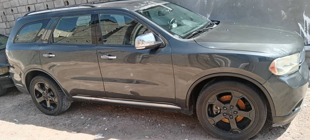 السلام عليكم دورنكو 2011 فول مواصفات CROW ٨سرندر هيمي بيه غلاف الجاملغ الخلفي مبدل فقط من الخارج و هنا بلعراق مدكر امامي يمين مبدل وصبق بيبان ٢ جاهزم مكينه وكير وتبريد وحداديه بسمي للبيع اومراوس السعر ١٣٧ وبيه مجال بصيط مكاني بصره ***********
