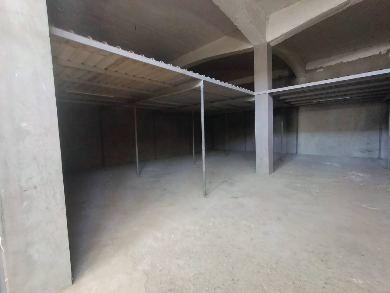 السلام عليكم
متوفر مخزن طابقين الايجار العنوان موصل  جانب الايمن شارع بغداد 
 
الاستفسار اكثر الاتصال على الرقم 

***********0
***********
