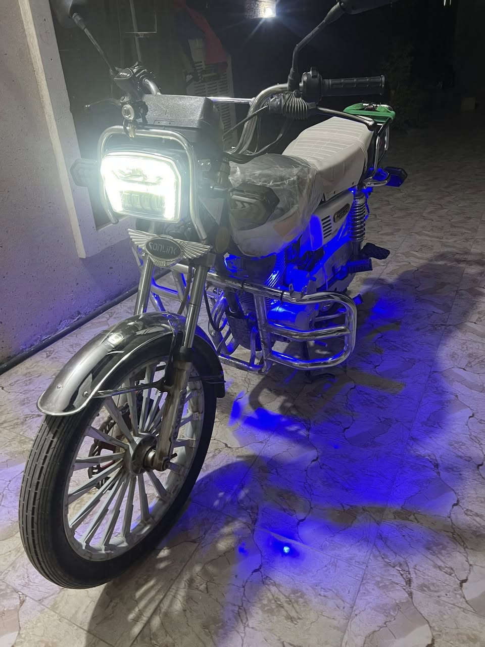 سلام عليكم إيراني موديل24 سيفان محرك كبس ممفتوح كهربائيات كله شغاله نضافه شوفت عينك 100/100السعر 750 وبيه مجال شي قليل العنوان قضاء الخالديه***********
