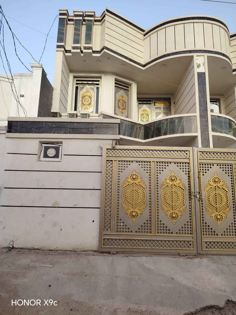 🏠🏠🏠🏠🏠🏠🏠🏠🏠🏠🏠 
بسم الله الرحمن الرحيم 
العنوان الانبارفلوجه 
فرصه ذهبيه وبسعر مناسب جدا بيع سريع
للبيع دار طابقين حديث في حي المأمون مربع ال ١٩ نافذ ع شارع ٤٠ المؤدي الي شارع عيفان بناء طابوق درجه اولى بناء ٢٠٢٥ مساحه ١٥٠ متر واجه ٦ متر ونزال ٢٥ متر مكونات الدار كراج وصحيات خارجيه واستقبال ومطبخ وصاله ومناور عدد ٢ وحمام وغرفة نوم والطابق الثاني صاله وحمام وغرف نوم عدد ٢ واستقبال وسطح الدار فول سيراميك وارضيه بورسلين 
🌴1️⃣التسلسل📠/162
🌴2️⃣مساحه🏚️/150m
🌴3️⃣الواجهه🏫/6m
🌴4️⃣النزال⛺/25m
🌴5️⃣الشارع🛣️/10 متر 
🌴6️⃣المرقم/19481
🌴7️⃣اقرب نقطه داله /قرب شارع ٤٠ البرديني 
🌴8️⃣خدمات🏞️/ ماء وكهرباء 
🌴9️⃣السعر/110 مليون وبيه مجال 
🌴🔟 
📜نوع الملك / طابو ملك صرف 

 🌴🌴🌴ادارة مكتب دار الايمان للعقار 🌴🌴🌴

⚫للاستفسار📞📞 
☎وسام العيساوي 
***********(الواتساب)📞
***********📞  

     🌴لا نتعامل على المصرف العقاري🌴
_______________________________________
1️⃣●اسعار 💵العقارات المعلنة في مكتبنا تُحدد من قبل البائع 💸صاحب العقار وليس المكتب والسعر قابل للتفاوض بين البائع والمشتري📜 

2️⃣●⌛نتميز بعدم رفع سعر العقار من قبلنا ونجمع البائع🌴والمشتري وجهاً لوجه لغرض الاتفاق📝  على السعر النهائي 👍 

3️⃣●🌴قضاء الفلوجه/حي الشهداء شارع ستين 60 قرب نادي الصمود Fallujah, Iraq اذا عندك عقار تريد تعرضه للبيع او تريد تشتري عقار 

4️⃣🌴فقط ارسال المعلومات  على الواتساب او الاتصال على هواتف المكتب .. 

☎️نستقبل هواتفكم على الارقام التاليه 

☎️ابو عبدالله العيساوي 
*********** (الواتساب) 
***********
☎️***********
@أبرز المعجبين
