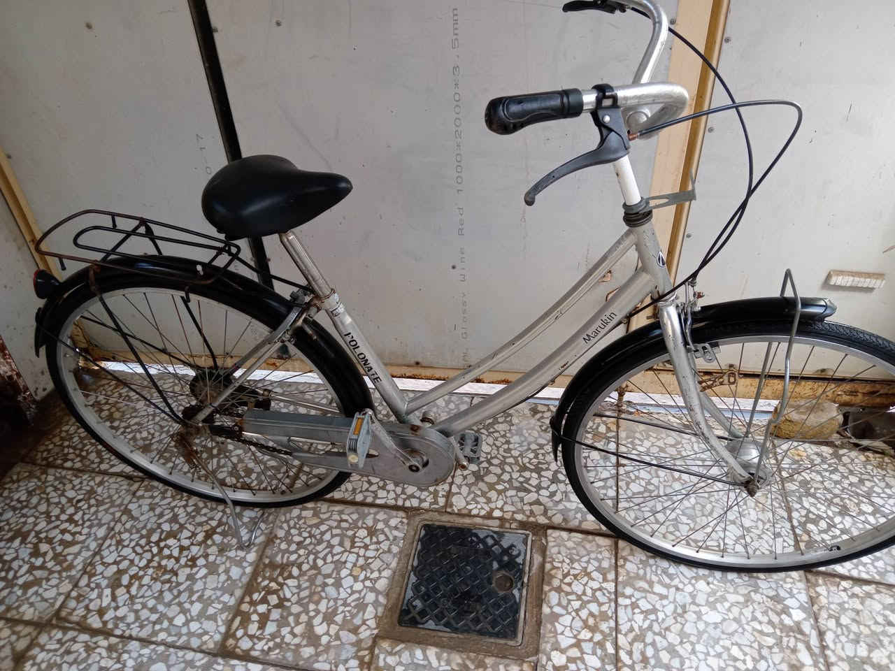 السلام عليكم
بايسكل حجم 27 ياباني جاهز تايرات بريكات امامي خلفي كلشي ماعايز السعر 60 وبي مجال


**إذا كنت صاحب هذا الإعلان وتريد حذفه لأي سبب، رجاءا أرسل رسالة إلى الدعم الفني**