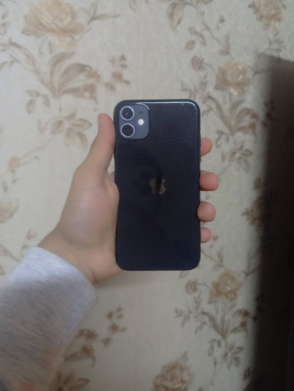 سلام عليكم ايفون ١١عادي ذاكره ١٢٨ جهاز وتر مفتوح يعني مستبدل اي قطعه جهاز علئ وضع شركه وبالنسبه لنضافه انضف من الصور زلغ ما بس  بيع فقط سعر ٢٨٠الف رقمي ***********

