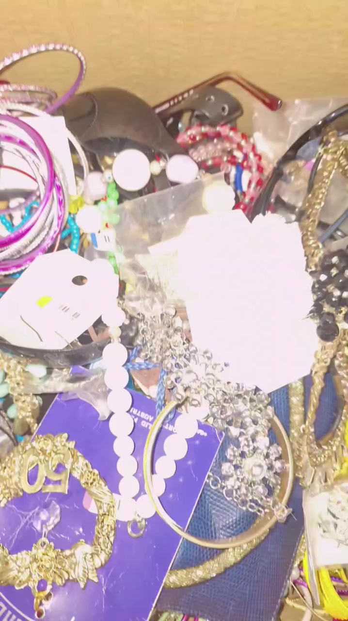 سلام عليكم كارتون كندي وزنه ١١كيلو بيه نحاس بيه طلائات ساعات احجار طلع كلشي بيه ب٧٥ اليريده يدخل خاص


**إذا كنت صاحب هذا الإعلان وتريد حذفه لأي سبب، رجاءا أرسل رسالة إلى الدعم الفني**