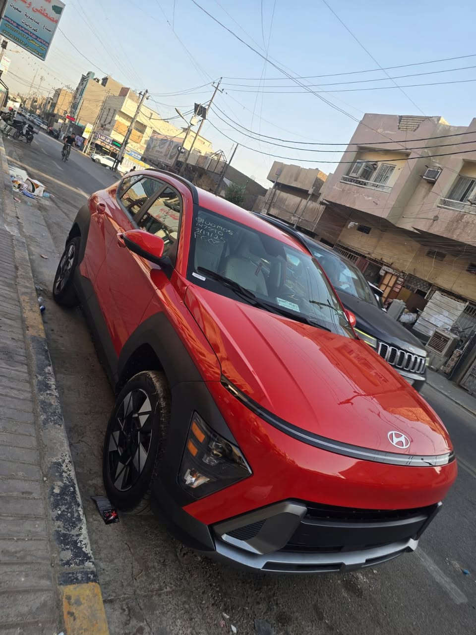 هونداي كونا وارد امريكي حادث موضع بل صوره بدون قطرت صبغ فقط دعاميه وجبته نفس لون  يعني سياره كلين 
لد امامي نهاري + لايت عدسة
محرك 2000 دوش المرغوب
تحكم ستيرن كامل جهتين
نظام نزول منحدرات + ABS
ايرباك دركه فقط
شاشة ابل كاربلي واندرويد اوتو مع كاميرا
حساس امامي خلفي + نقط عمياء
 اشارة بالمراية
رادار امامي خلفي جانبي مع توقف تلقائي 
شاحن وايرليس
درايف مود
السبير والعدة مالتها مانازلات من الشركة
كتلوكاتها موجودة كاملة  
عر 175 ورقة وبي مجال 
المكان بغداد  الدوره***********
