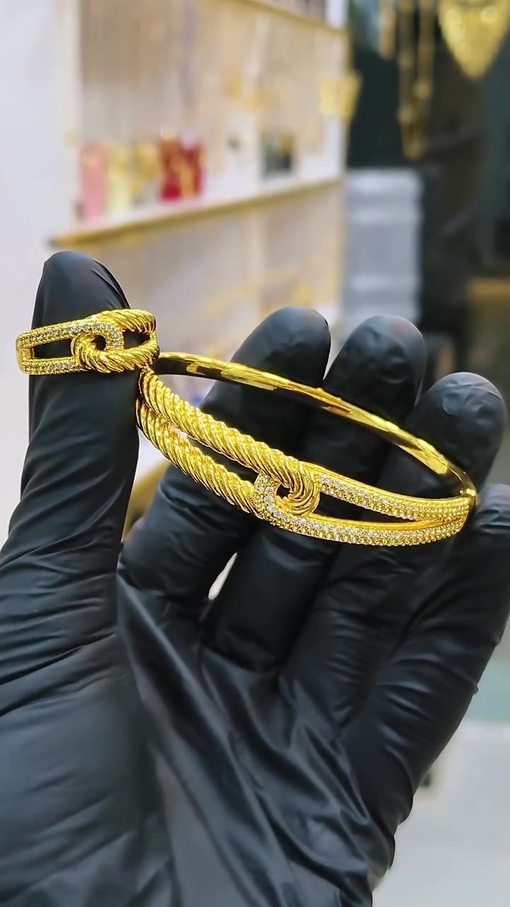 👑 كوني متميزة... كوني ملكة! 👑
استثمري في التفرد، واختاري المجوهرات التي لا يمتلكها أحد سواكِ.
سوار+محبس تصميم ذهب حقيقي ✨
برازيلي اصلي ضمان طلاء ثابت 💯✨
متوفر لدى {حسين للذهب البرازيلي}
العنوان :طويريج الجمعية بداية الشارع الرئيسي مقابل صيدلية ركن الجمعية
للحجز والأستفسار واتساب ‏‪***********‬‏
متوفر توصيل لكل المحافظات 👩‍🦽
#اساور #قلائد #اكسسوارات #ذهب_برازيلي_طلاء_ثابت👑♥️ #مجوهرات
