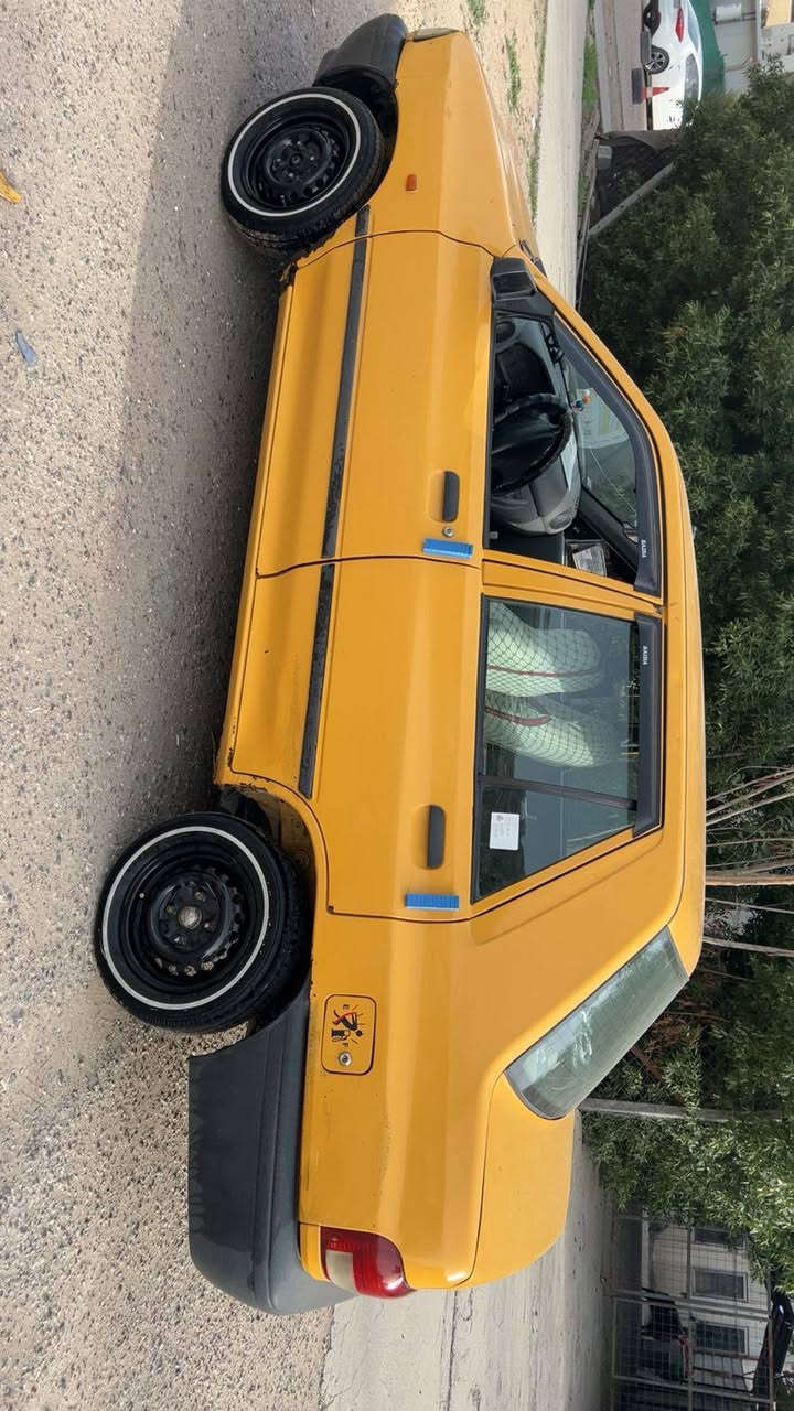 السلام عليكم سايبه للبيع موديل 2017سياره مكينه وكير كله جديد كشر نضيف السياره جديده كلش ونضيفه رقم بغداد رقم جديد الانكليزي مصفره هيه وغرامات السياره باسمي تحويل ثاني يوم متتعب السياره كلشي متصرف عليه ولا فلس  كلها جديده مكاني بغداد السيديه. السياره معروضه ب40وبيها مجال حتئ شاشه وسستم مال صوت شادلها
***********
