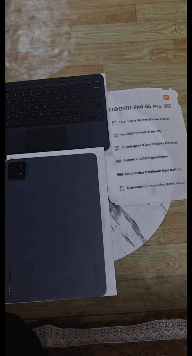 السلام عليكم ✨
غني عن التعريف Xiaomi pad 6s pro 
مواصفاته 
 معالج  Snapdragon 8 gen 2 
يشغل 120 فريم بوبجي
 ذاكرة 512 
عشوائية 12GB
حجم الشاشة 12.4
شاشة بترد 144 IPS
البطاريه🔋 10000mAh
يدعم شحن سريع 120W 
نضيف كلش✨
(((ويا كيبورد مال شركة  Xiaomi))) 
 ايباد فلاك شيب يعني فئة عليا لا اقتصادية ولا فئة متوسطة 
يرهم على كل العاب يرهم مونتاج و رسم و دراسة و كلشي
««السعر 580 الف»» وبي مجال 
التواصل 

 @إشارة


**إذا كنت صاحب هذا الإعلان وتريد حذفه لأي سبب، رجاءا أرسل رسالة إلى الدعم الفني**