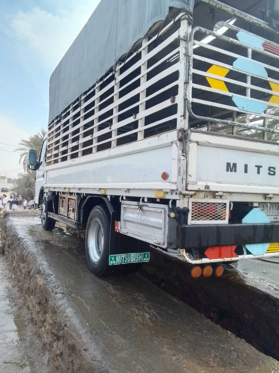 السلام عليكم كنتر للبيع محسن كويتي موديل 16مكفول كفالة عامه تختم تاير حداديه باتريات جديد جام كهربائي رقم بغداد مشروع وطني.... العنوان السماوه.. رقم***********
